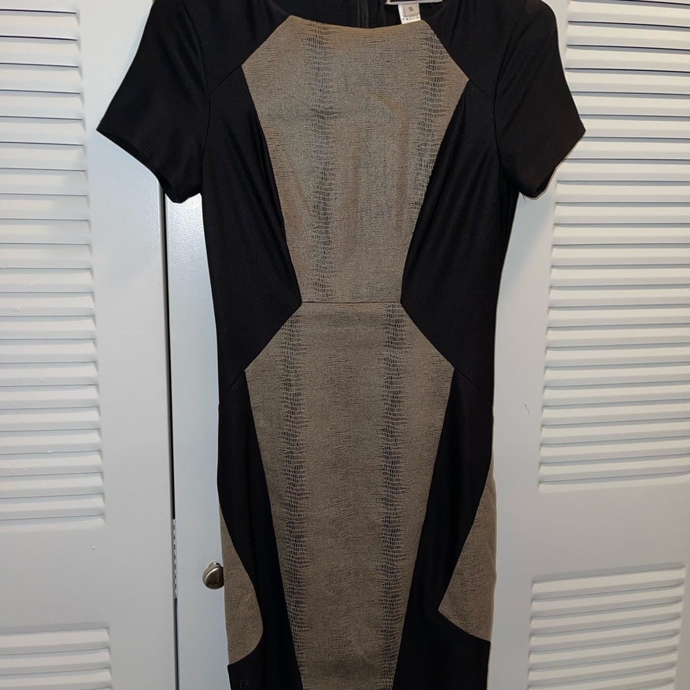 NikiBiki - Short Sleeved Dress Size Small